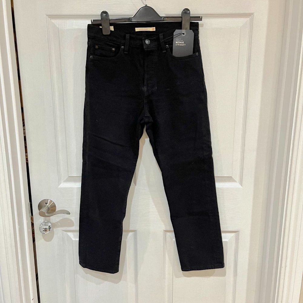 NWT - LEVI'S PREMIUM WEDGIE STRAIGHT FIT WOMEN'S JEANS, SIZE 26
